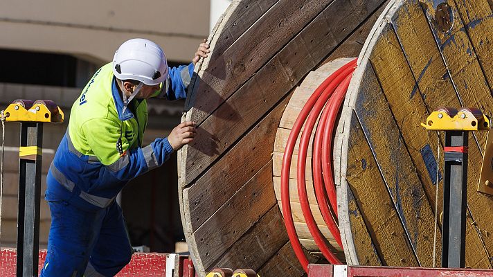 Telediario 1 - El Banco de España mejora las previsiones de crecimiento de la economía