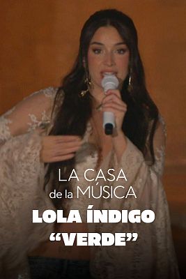 Lola Índigo canta "VERDE"