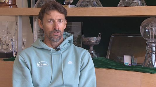 Juan Carlos Ferrero se muestra "apenado" en TVE y no cierra la puerta a volver a entrenar a Alcaraz en el futuro