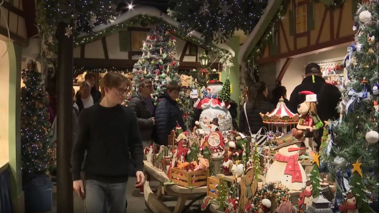 ¿Papá Noel o Reyes? ¿De qué depende la elección? - Telediario 1 | Ver