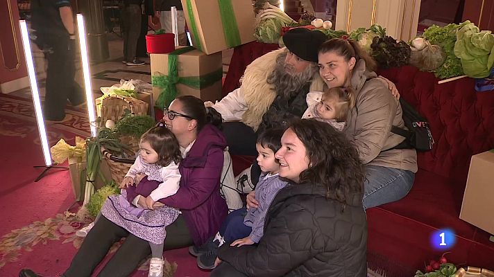 Telenorte - País Vasco - Olentzero y Mari Domingi llenan de ilusión las calles de Euskadi