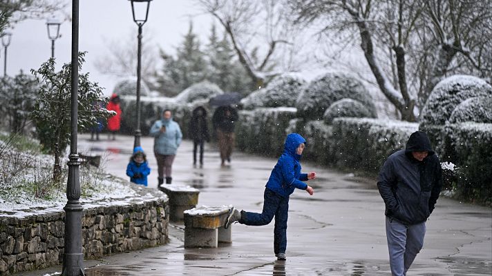 Telediario 1 - El frío se instala en la península durante la jornada navideña