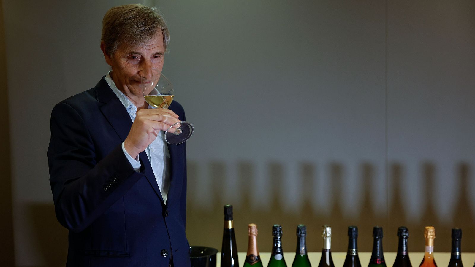 Optimismo en el sector del cava por Navidad - Telediario 2 | Ver