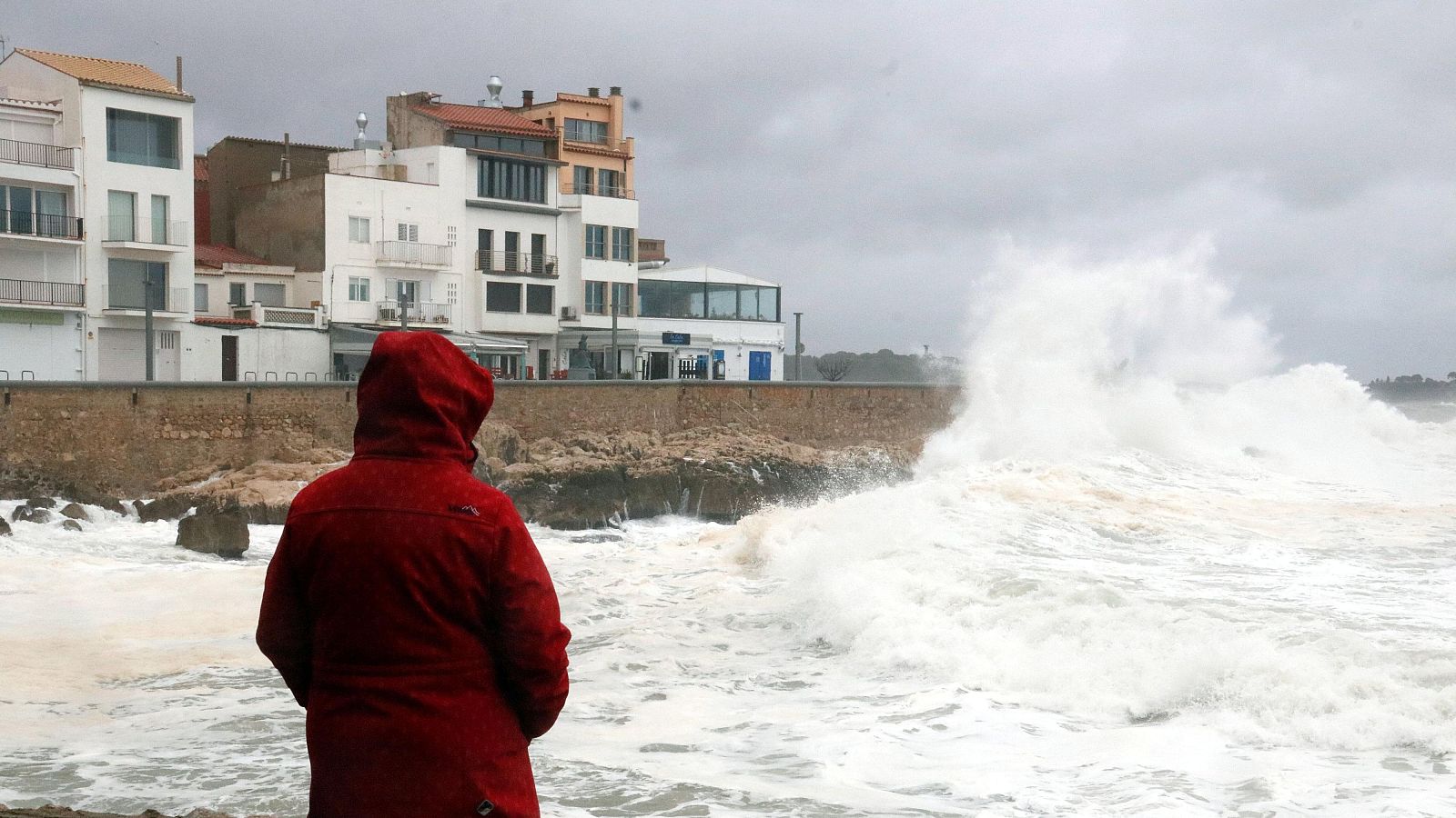 Onatge violent a Blanes amb onades de fins a 5 metres