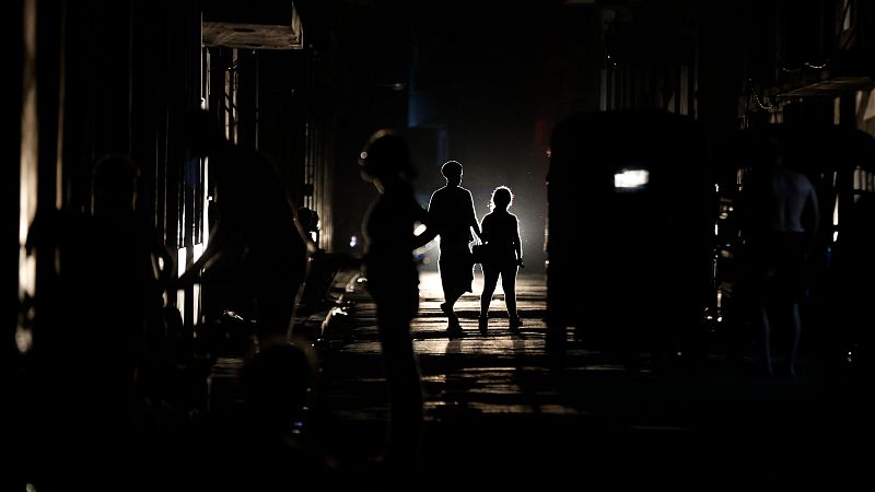 La presión de EE.UU. sobre el petróleo venezolano tiene en Cuba una primera víctima