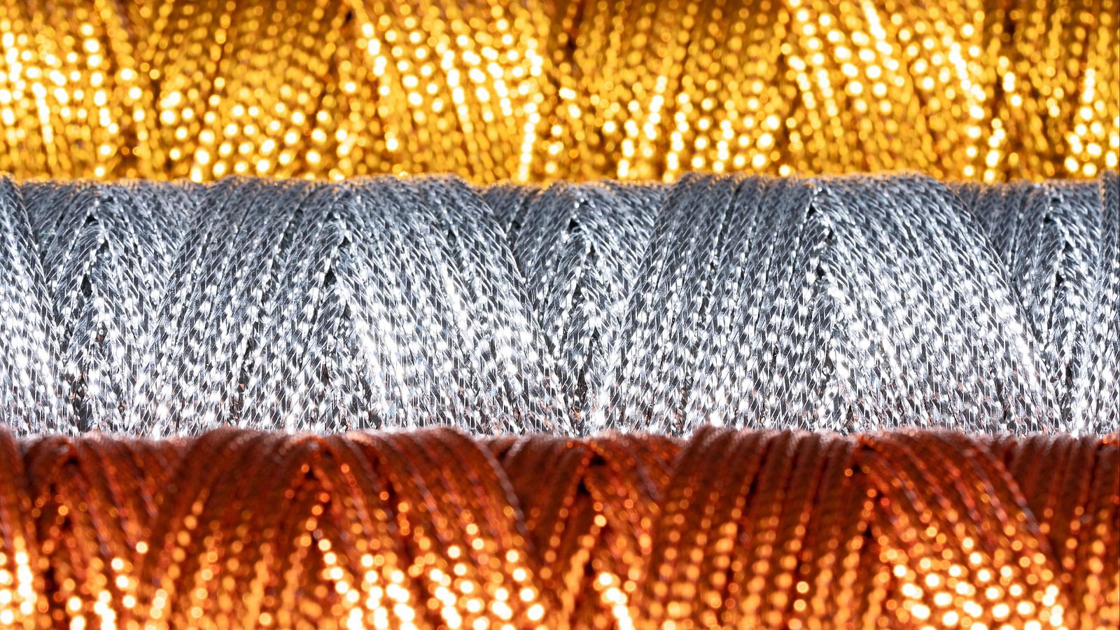 Durante 2025 el valor del oro, la plata y el cobre se ha disparado - Telediario 2 | Ver