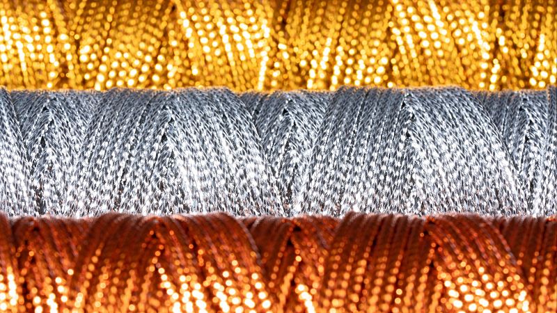 Durante 2025 el valor del oro, la plata y el cobre se ha disparado - Telediario 2 | Ver