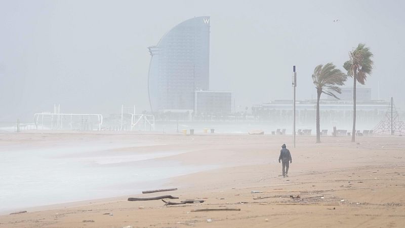El temporal afecta a desplazamientos en la operación salida - Telediario 2 | Ver