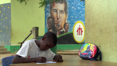 Pueblo de Dios - Angola, los ni�os de la r�a - Pueblo de Dios | Ver