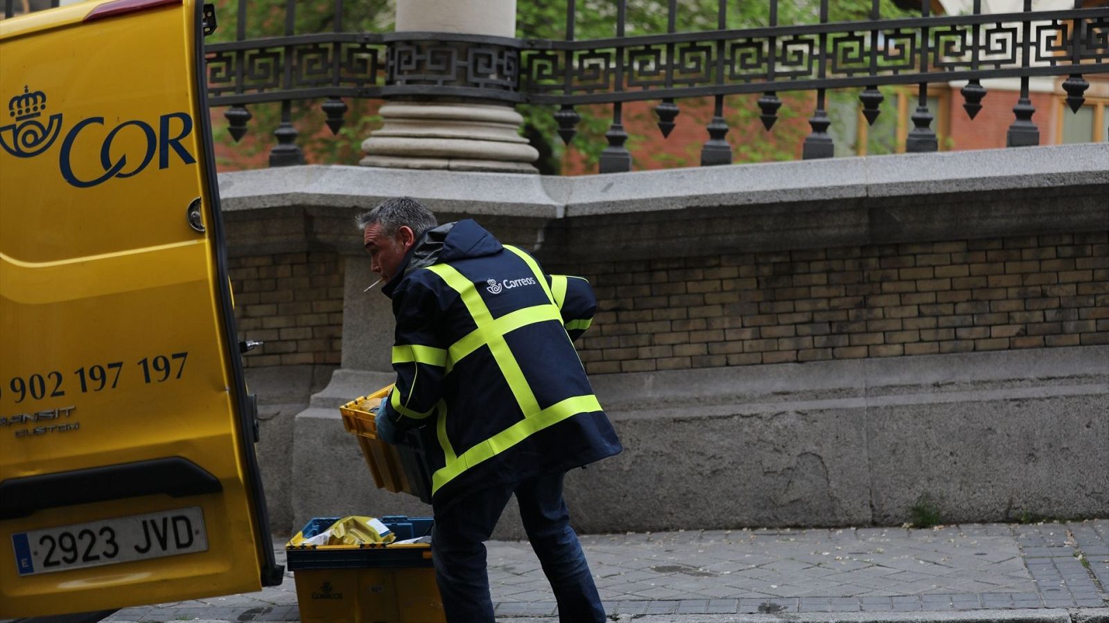 Aumentan las estafas en entregas de paquetes durante la Navidad - Telediario Fin de Semana | Ver