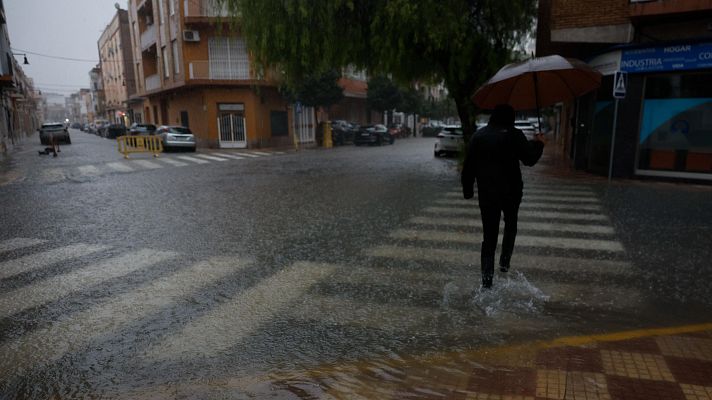 Telediario Fin de Semana - Las lluvias dejan desalojos y más de 230 litros acumulados en el sur de Valencia