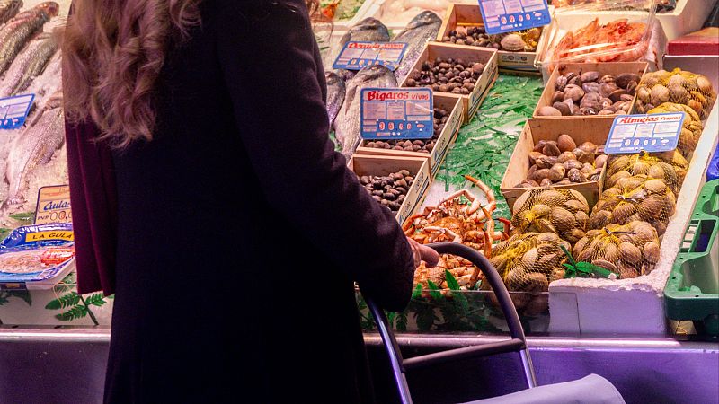 Las madres siguen llevando la mochila de la sobrecarga mental en Navidad