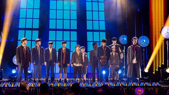 Open Play - Open Play - Actuación del elenco de Oliver Twist