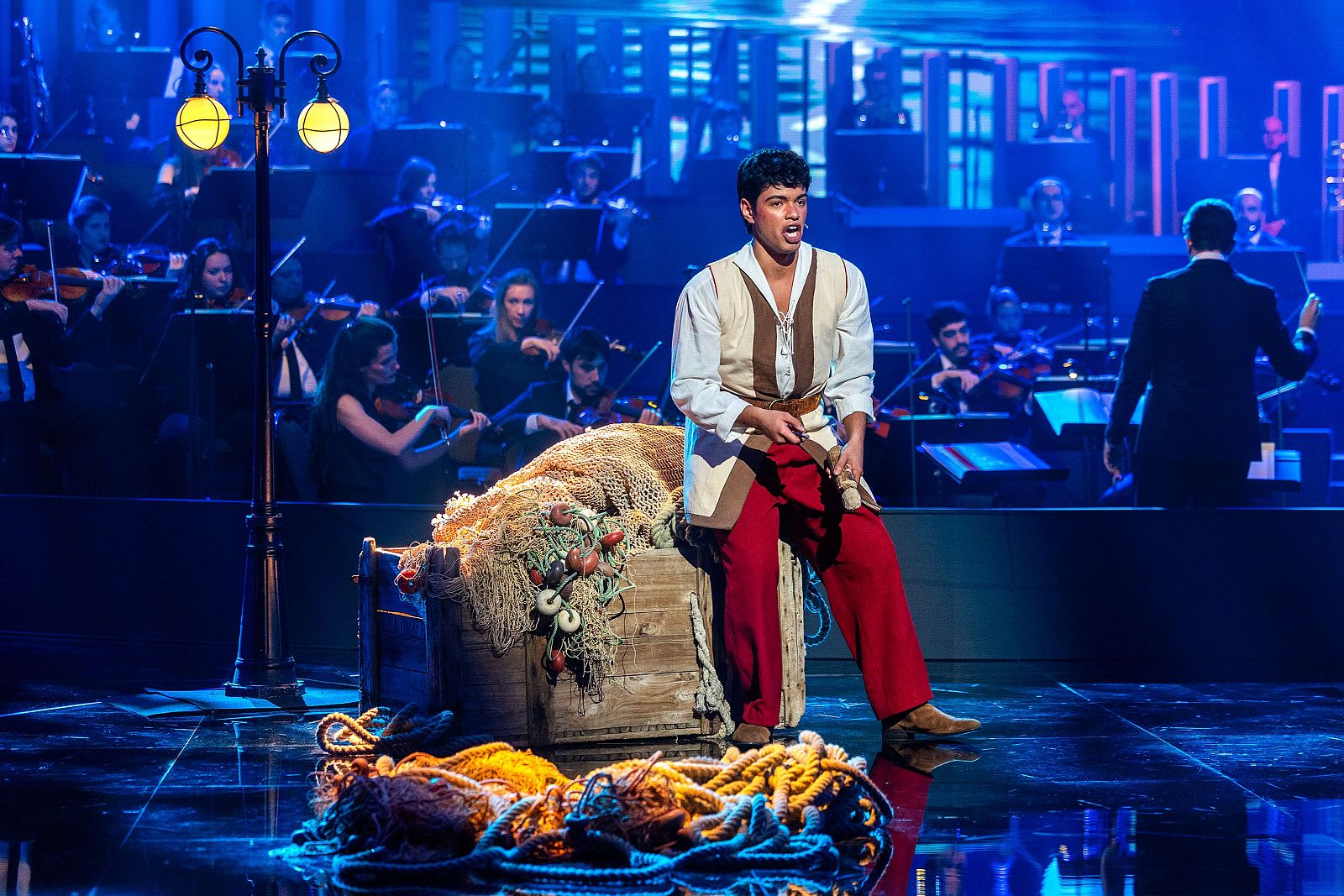 Jorge interpreta "Despierta negro" de La tabernera del puerto - Aria, locos por la ópera | Ver