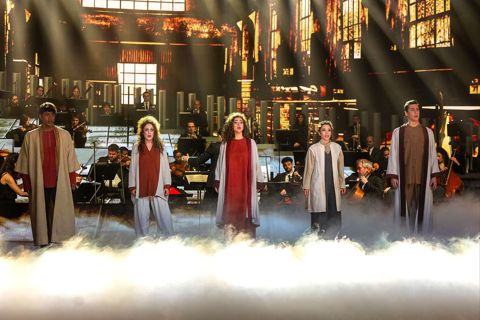 Los concursantes interpretan "Va, pensiero" de Nabucco - Aria, locos por la ópera | Ver