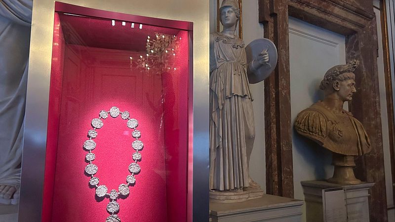 Las joyas de Cartier 'dialogan' con esculturas grecorromanas de la antigüedad en una muestra en Roma - Telediario 2 | Ver