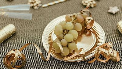 Muchas de las uvas que tomamos en Nochevieja proceden de Alicante - Telediario 1 | Ver