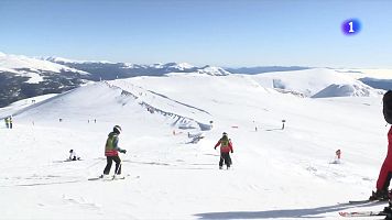 La neu anima les estacions d'esqu� com La Molina