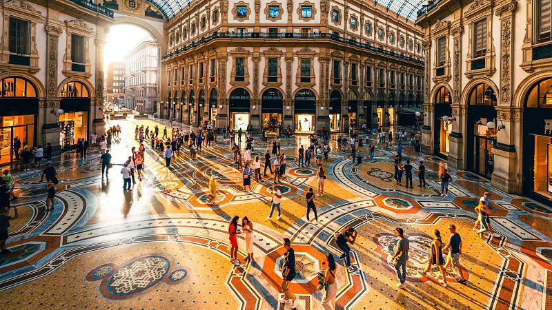 El mercado del lujo accesible se abre paso a un público más amplio - Telediario 2 | Ver