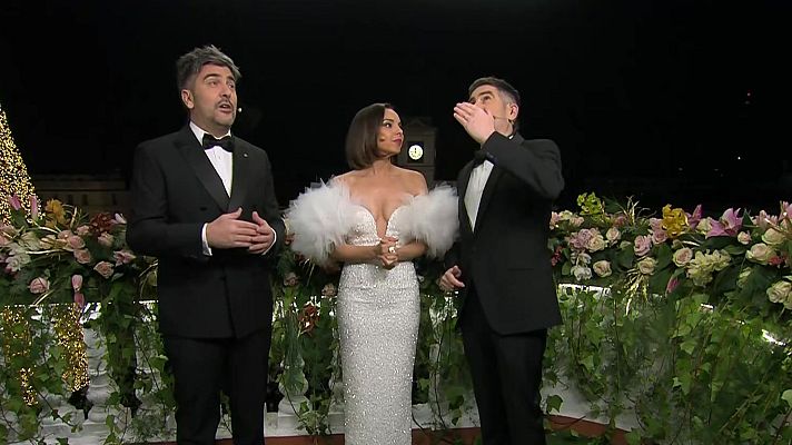 Campanadas de Fin de Año - Estopa lanza un mensaje al cielo por Robe