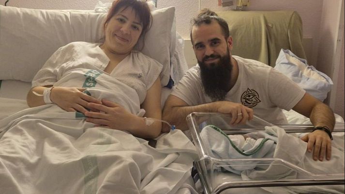 Telediario 2 - Los primeros bebés de 2026: vidas nuevas al sonar las campanadas