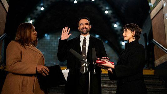 El socialista Zohran Mamdani se da un ba�o de multitudes al jurar como nuevo alcalde de Nueva York