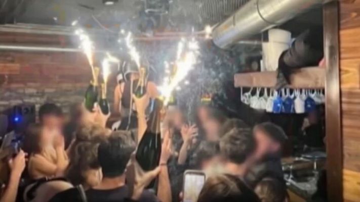 Diario 24 - Bengalas en botellas de champán, principal hipótesis del origen de las llamas en el incendio en Suiza