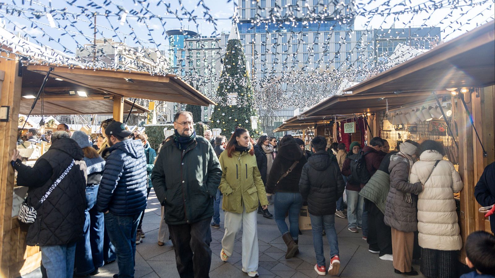 El 85% de los consumidores compara precios a través de Internet - Telediario 1 | Ver