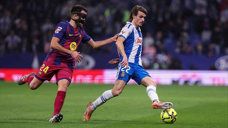 Joan Garc�a y dos contras de Ferm�n dan al Barcelona la victoria ante un gran Espanyol