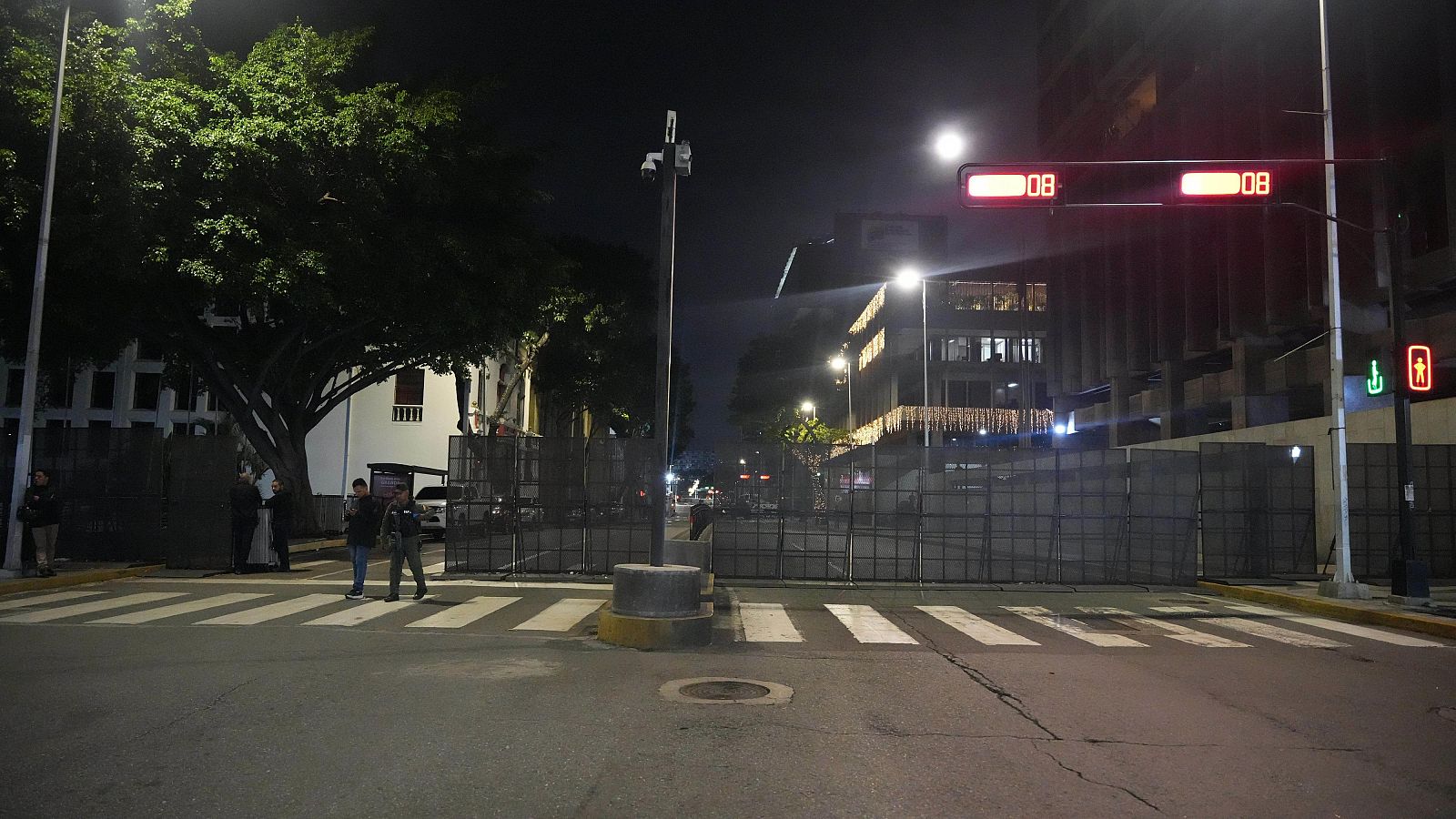 El ataque a Venezuela, "discutible legalmente dentro de EE.UU." - Fin de semana 24h | Ver