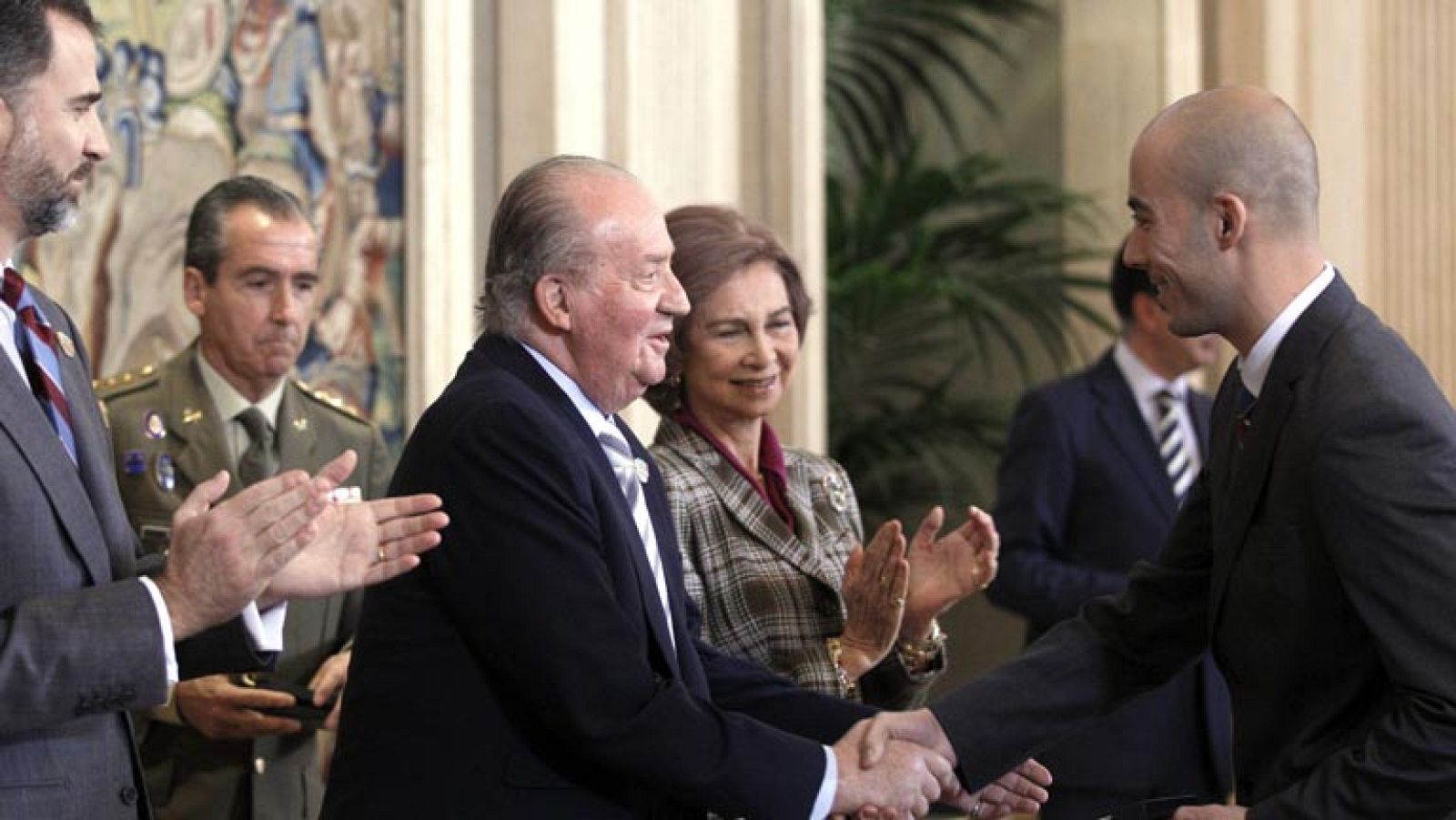 Los campeones mundiales de balonmano, con el Rey y con Rajoy