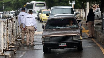Los venezolanos que cruzan a Colombia, por la ciudad de Cúcuta, nos cuentan cómo está la situación en su país