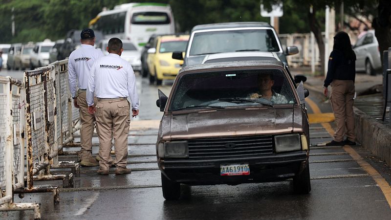Los venezolanos que cruzan a Colombia, por la ciudad de Cúcuta, nos cuentan cómo está la situación en su país