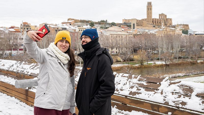 La borrasca Francis deja nevadas en la víspera de Reyes - Telediario 1 | Ver