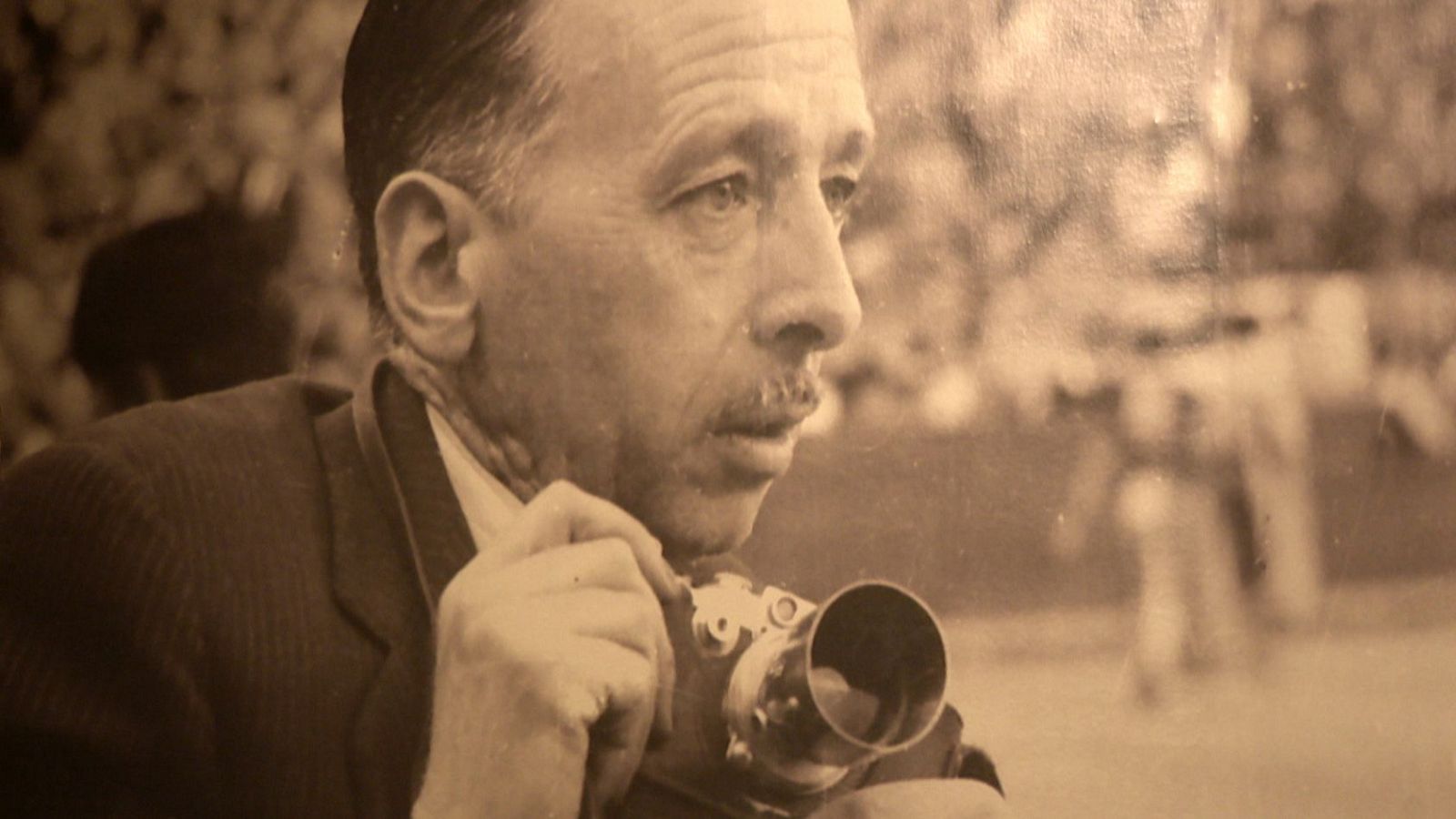 Una muestra de la obra del fotoperiodista Luis Vidal Corella, en el MUVIM de València - L'informatiu - Comunitat Valenciana | Ver