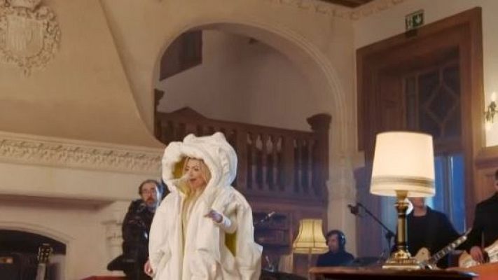 Telediario 2 - La fe y el misticismo vuelven a aparecer en canciones y películas