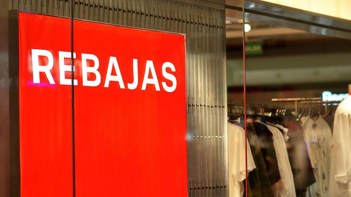 Telediario 1 - Comienzan las rebajas de enero: los expertos recomiendan comparar precios, tener una lista de artículos y no comprar por impulso