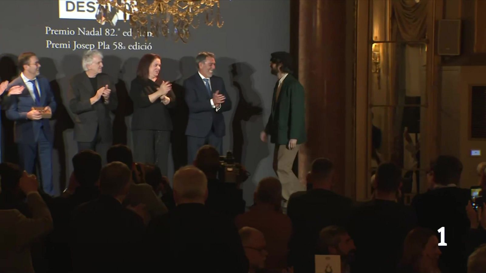 David Uclés guanya el Premi Nadal amb una novel·la que apaga Barcelona per fer-la brillar