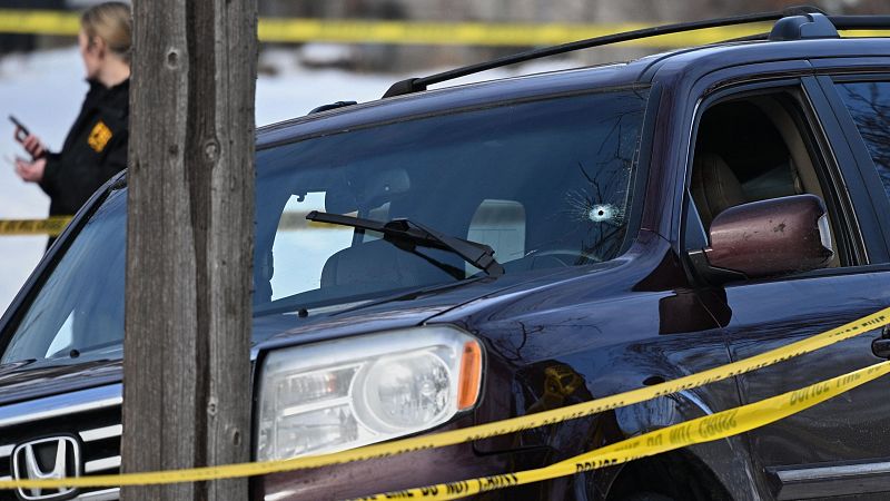 Protestas por la muerte de una mujer por un agente de migración en Minnesota