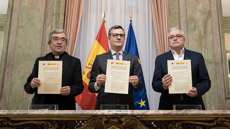 El Gobierno y la Iglesia firman el acuerdo para la reparación de las víctimas de abusos sexuales - Informativo 24h | Ver