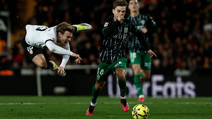 Resúmenes de LaLiga - Valencia CF - Elche CF: resumen del partido de la 19ª jornada de Liga | Primera