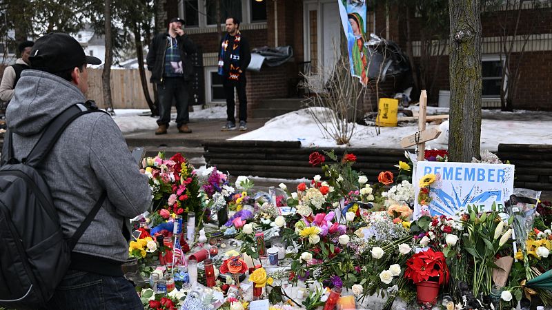 Continúan las protestas por la muerte de una mujer por un agente de migración en Minnesota