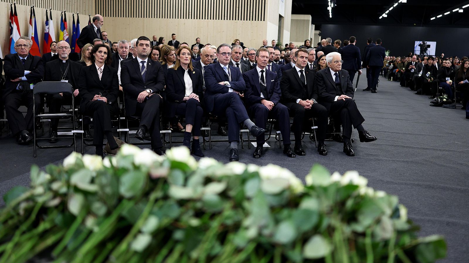 Funeral de Estado en Suiza por las víctimas del incendio en el bar de los Alpes - Telediario 1 | Ver