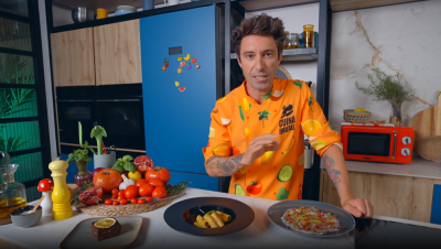 Carpaccio de gambots, pasta amb pesto i brownie de cigrons