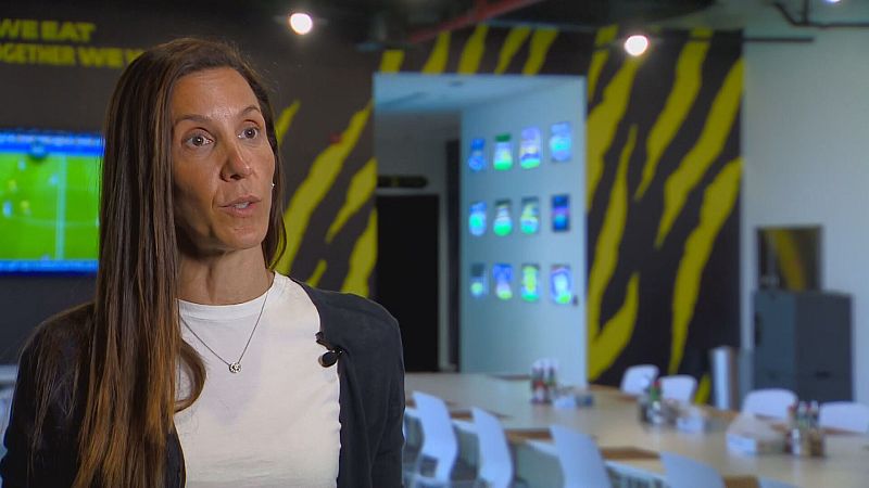 Laia Vinaixa, una directiva en el f�tbol saud� - Los Deportes de La1 | Ver