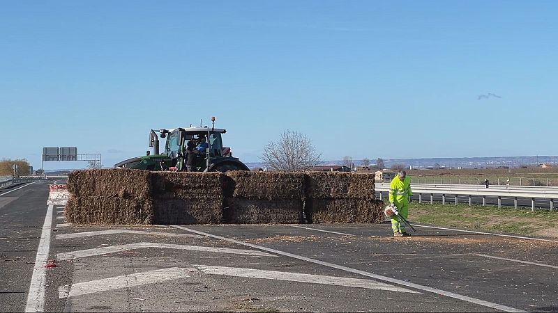 Carreteres tallades per la protesta dels pagesos