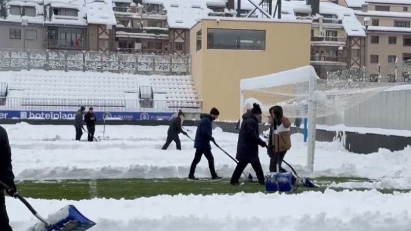 Las nieve en el campo obliga a retrasar el Andorra - Cultural - Los Deportes de La1 | Ver