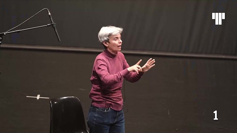 "Treballs forçats": el llenguatge de signes arriba al Teatre Lliure - L'Informatiu | Veure