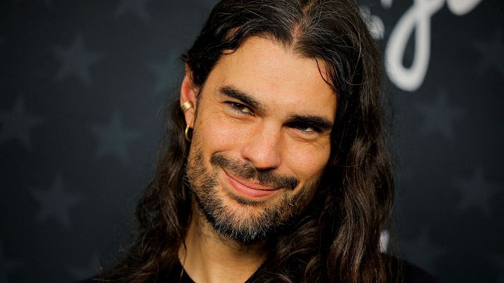 Telediario Fin de Semana - Globos de Oro | Entrevista a Oliver Laxe, director de 'Sirât': "Tenemos todo el respeto de la academia"