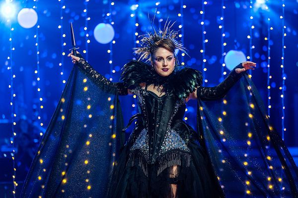 Aria, locos por la ópera - Carmen interpreta "Der Hölle Rache kocht in meinem Herzen" de La flauta mágica